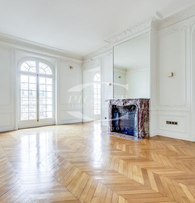 Appartement • Paris 8ème - Photo 1