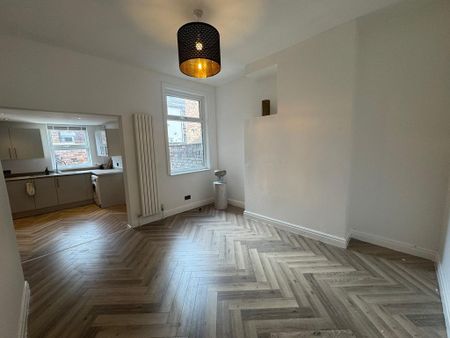 3 bedroom terraced house to rent - Photo 2