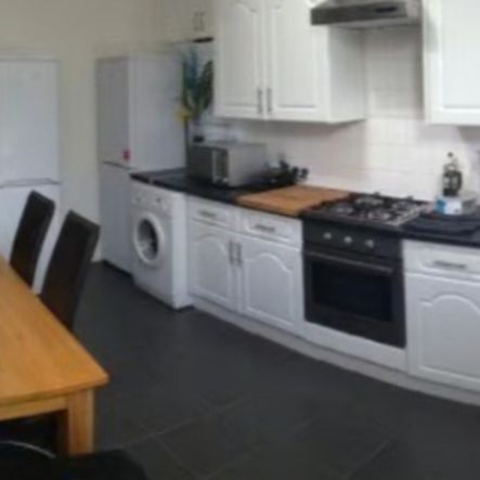 5 Bed - 30 Walmsley Road, Headingley, Leeds - LS6 1NG - Student - Photo 1