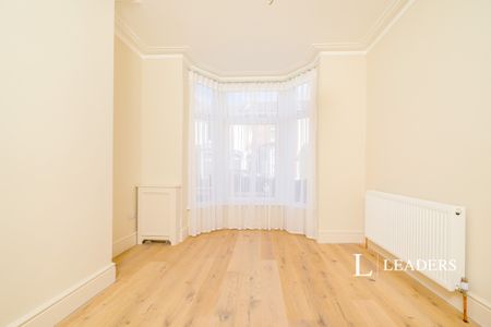 3 bedroom house to rent Pains Road, PO5 - Photo 2