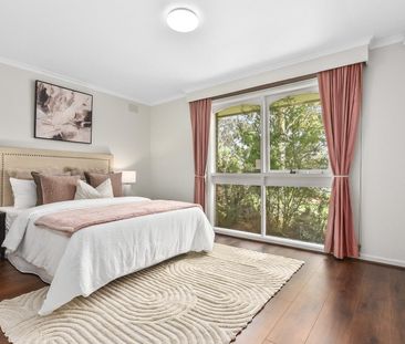 Glam Charmer with Character - Photo 5