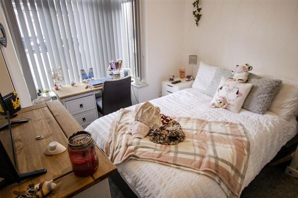 6 bedroom house to rent - Photo 1