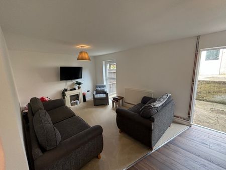 Llys-Uchaf, Birchgrove, SWANSEA - Photo 2