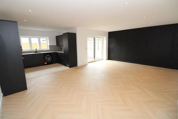 2 bedroom bungalow to rent - Photo 1