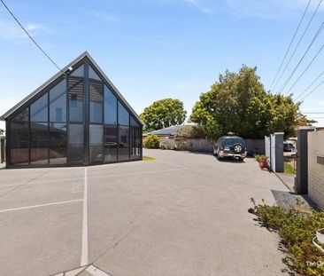 Newly established shared accommodation house suitable for students ... - Photo 1