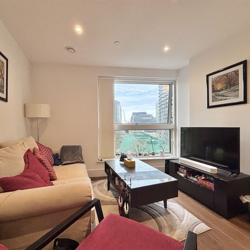 Lincoln Plaza, London - Photo 1