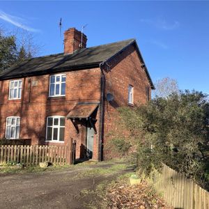 2 bedroom semi-detached house to rent - Photo 2