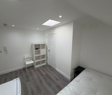 Studio Flat, Lewisham High St, SE13 - Photo 3