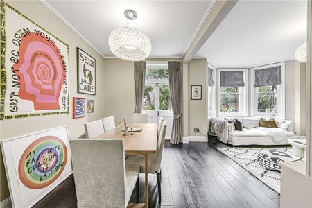 A high spec two double bedroom apartment within this popular mansion block in Maida Vale. - Photo 4