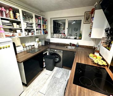 4 bedroom detached house to rent - Photo 6