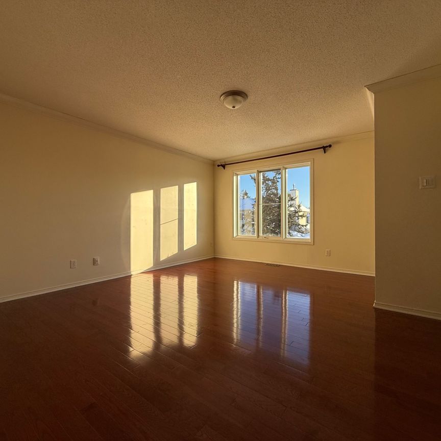 For Lease - 2 Kentsdale Drive, South of Baseline to Knoxdale, Ontario - Photo 1