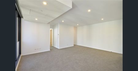 Exclusive 3 bedroom with parking included - Photo 2