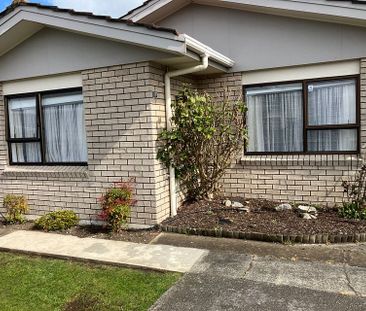 Charming Sunny 2BR Townhouse in Springvale - Photo 6