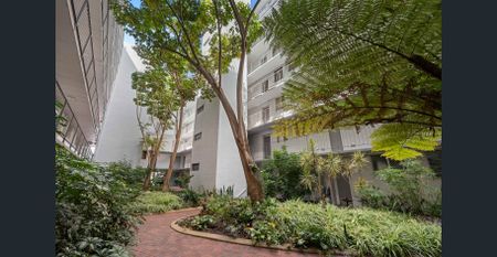 Part furnished unit in secure building - Photo 5