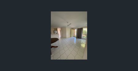 PRIVATE 2 BEDROOM UNIT CLOSE TO SHOPS, SCHOOLS, AND SPORTS. - Photo 2