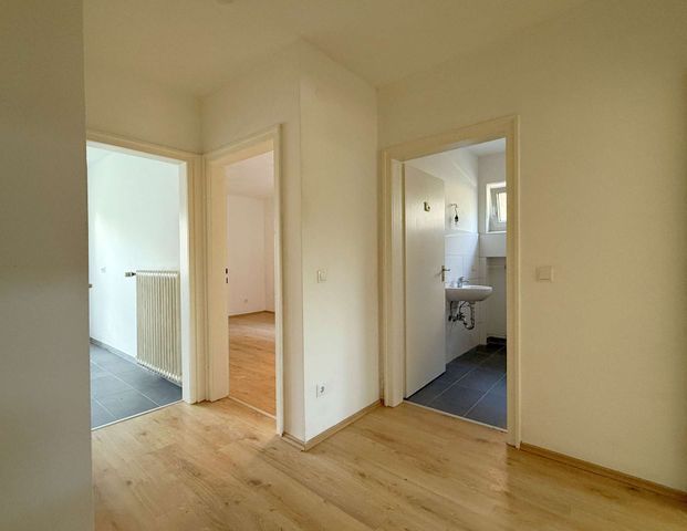 KREFELD-OPPUM: MODERNE & SCHÖN GESCHNITTENE 2-ZIMMERWOHNUNG MIT BALKON IM ERDGESCHOSS - Photo 1