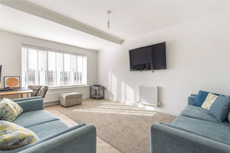 4 bedroom semi-detached house to rent - Photo 3