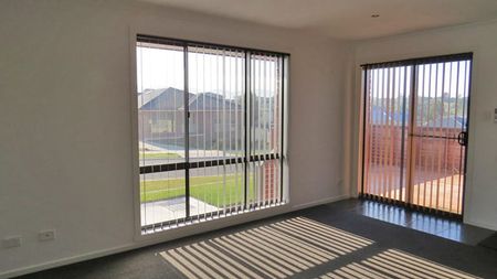 Spacious Three Bedroom Villa - Photo 4