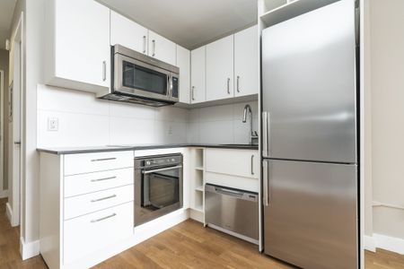 798 Richmond Street West - Photo 2