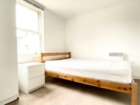 3 bedroom apartment to rent - Photo 3