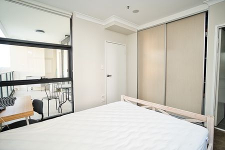 Modern High Level 2 Bedrooms Apartment Available For Lease!!! - Photo 5