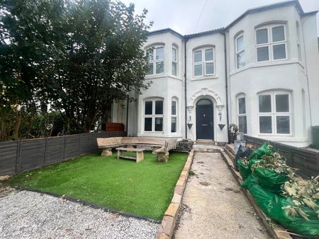 2 Bed Flat, Woodhouse Hill Road, LS10 - Photo 3