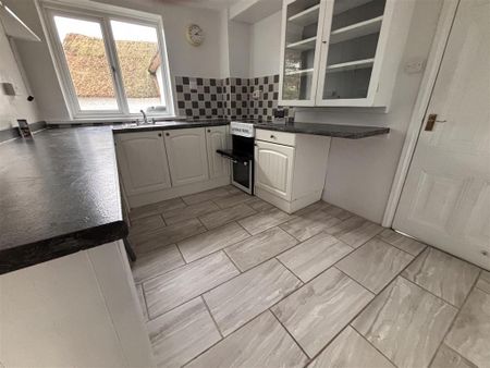 3 bedroom terraced house to rent - Photo 5