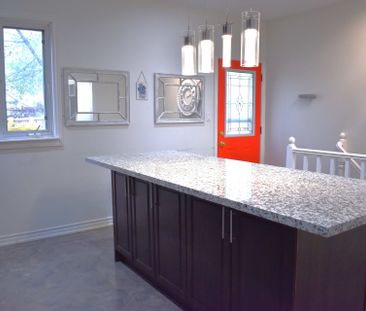 For Lease - 966 Dundas Street, Toronto, Ontario - Photo 2