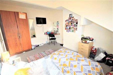 Harold View, Leeds, LS6 - Photo 3