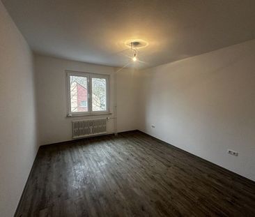 Renovierte 3,5 Zimmer Wohnung mit Balkon ! - Foto 3