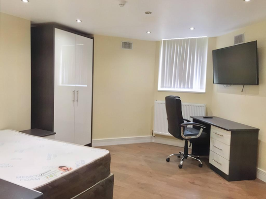 Studio to rent - Photo 1