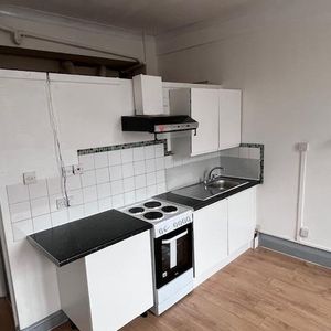 1 Bed Flat, Lewis Grove, SE13 - Photo 2