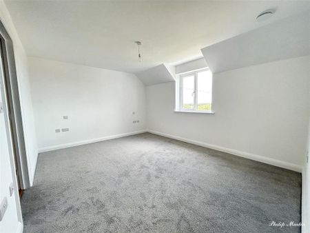 4 bedroom detached house to rent - Photo 3