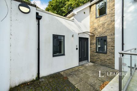 3 bedroom end of terrace to rent Chestnut Close - Photo 3