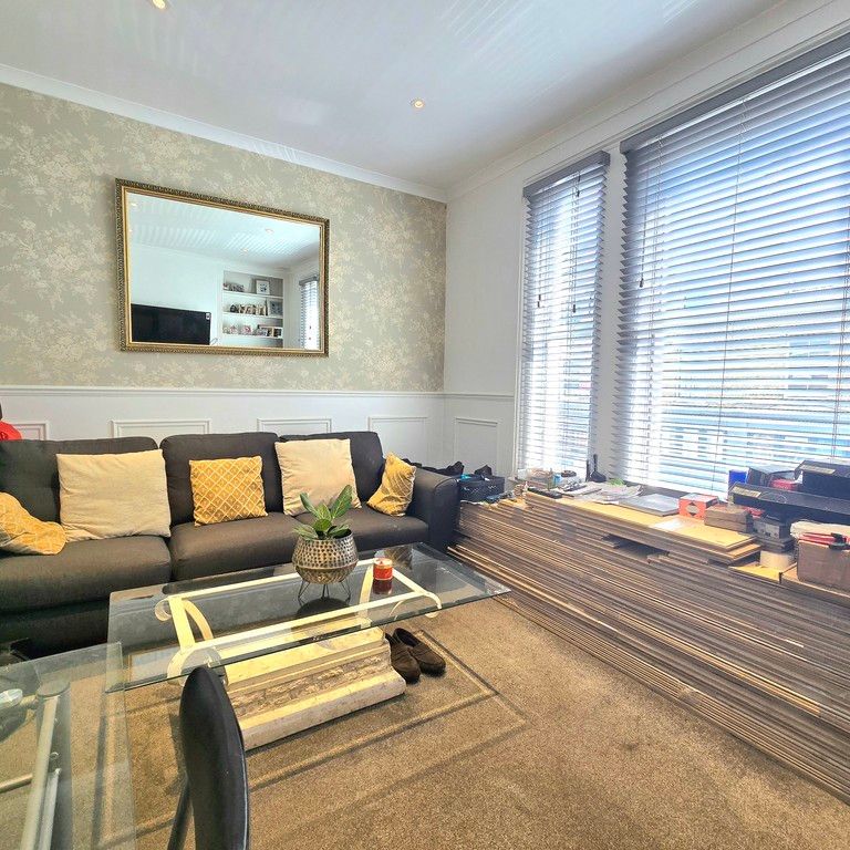 1 Bedroom Apartment, Greyhound Road, London - Photo 1