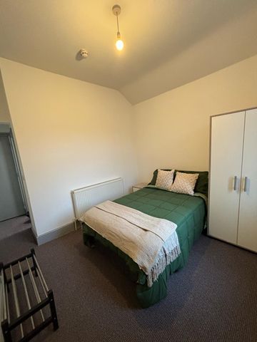 Room 3, 5 St Vincent Avenue - Photo 4