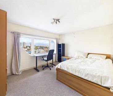 2 bedroom penthouse to rent - Photo 4