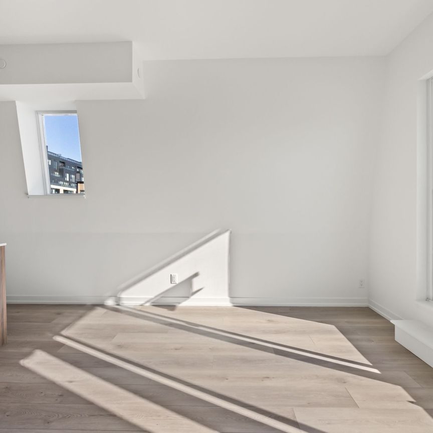 For Lease - 863 St. Clair Avenue Unit# 405, Toronto, Ontario - Photo 1