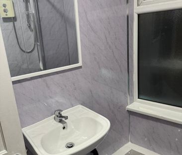 1 Bed Flat, Burley Street, LS3 - Photo 1