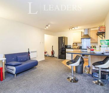 2 bedroom flat to rent - Photo 2