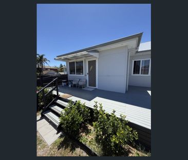 Coastal Convenience in the Heart of The Entrance - Photo 6