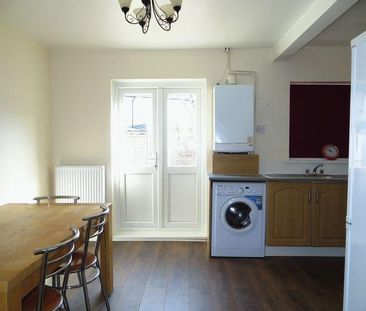 2 bedroom semi-detached house to rent - Photo 2