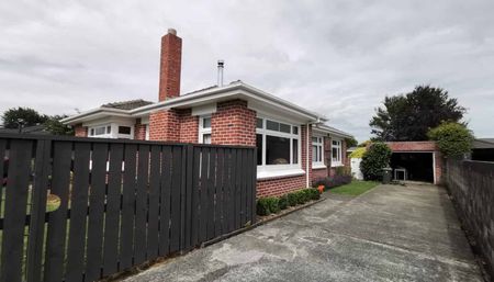 Family Home in Gladstone - Photo 4