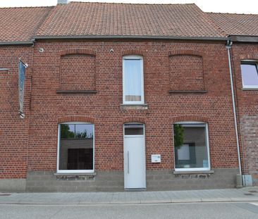 Mooie rijwoning met zonnige tuin op het zuidoosten in Heule met 3 s... - Photo 1