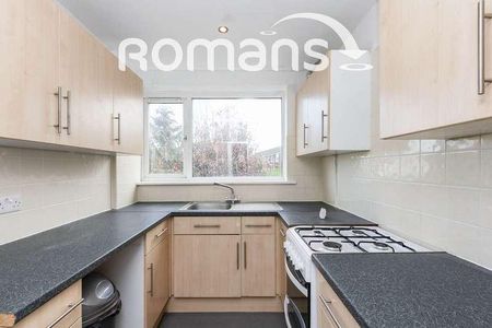 Dollis Drive, Farnham, GU9 - Photo 3