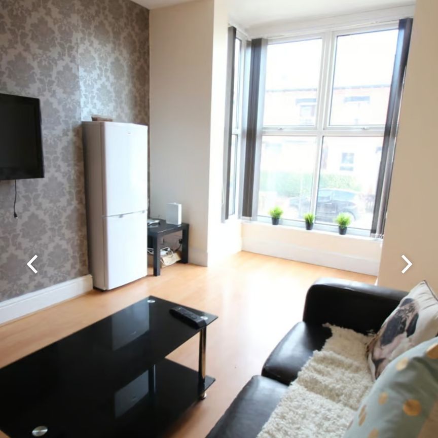 6 Bed - 7 Trelawn Street, Headingley, Leeds - LS6 3JR - Student - Photo 1