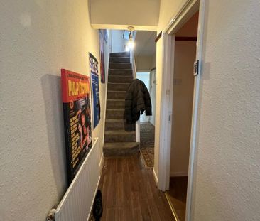 4 bedroom end of terrace house to rent - Photo 6