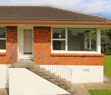 Tidy two bedroom unit - Photo 3