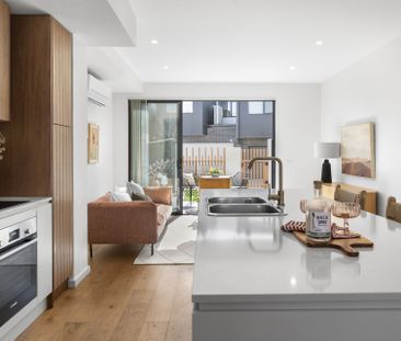 149 Sutherland Crescent, Taylor – A Sunlit Two-Level Sanctuary - Photo 1