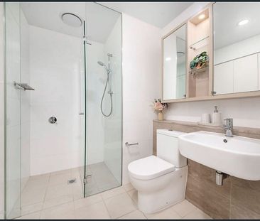 Breathtaking Level 18 view | Bright & Spacious interiors - Photo 4